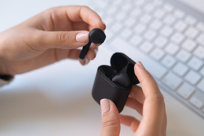 How To Connect Zizo Venture Wireless Earbuds to Your Device 4 How To Connect Zizo Venture Wireless Earbuds to Your Device 3