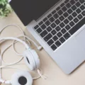 How To Use Headphones On Macbook 12 How To Use Headphones On Macbook 11