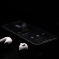 What Do the Blue and Red Lights on AirPods Mean? 12 What Do the Blue and Red Lights on AirPods Mean? 11
