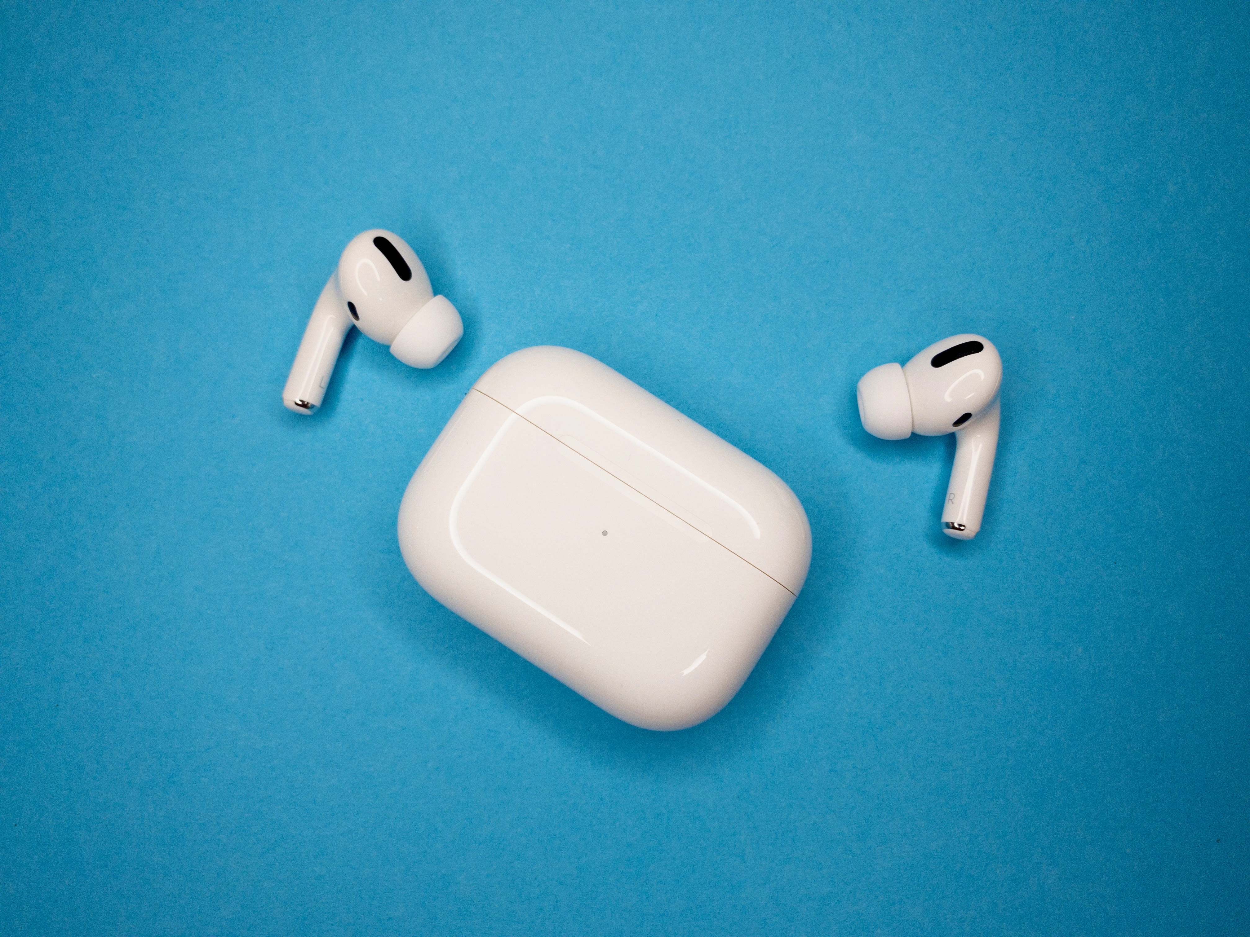 How to Easily Connect Two AirPods to the Same Case 2 How to Easily Connect Two AirPods to the Same Case 1