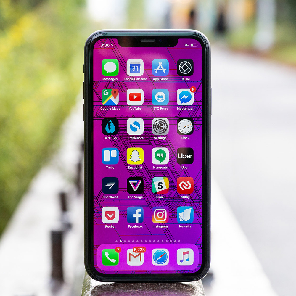 How to Force Shut Down Your iPhone XR 2 How to Force Shut Down Your iPhone XR 1
