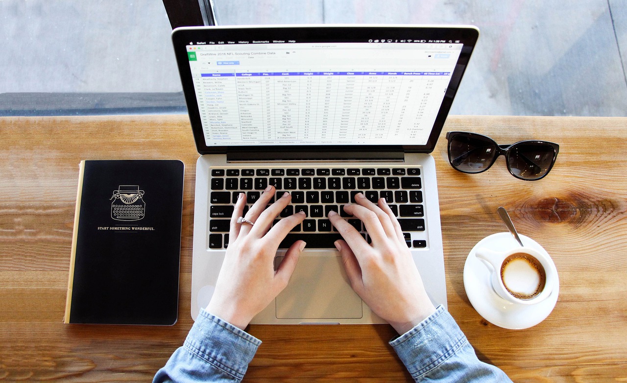 What Is A DMG File On Mac? 1 macbook