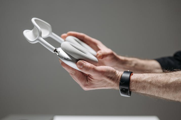 Troubleshooting Tips for When Your AirPods Max Won't Charge 6 Troubleshooting Tips for When Your AirPods Max Won't Charge 5