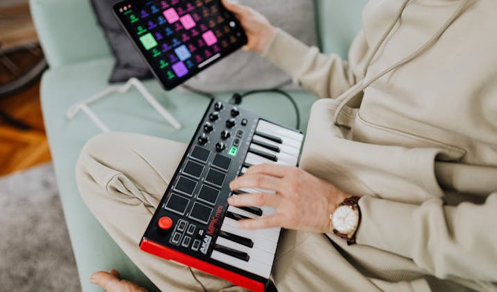 How to Connect a MIDI Keyboard to GarageBand on Your iPad? 2 How to Connect a MIDI Keyboard to GarageBand on Your iPad? 1
