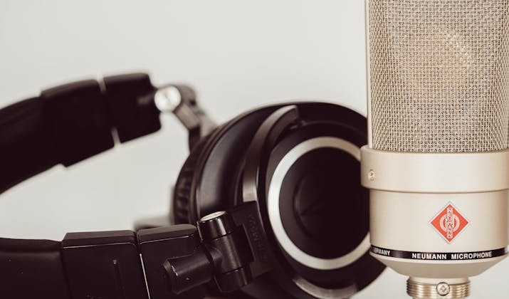 Unlock the Power of Audio Line in Your Macbook: A Comprehensive Guide 3 Behringer UCA222 USB audio interface product page