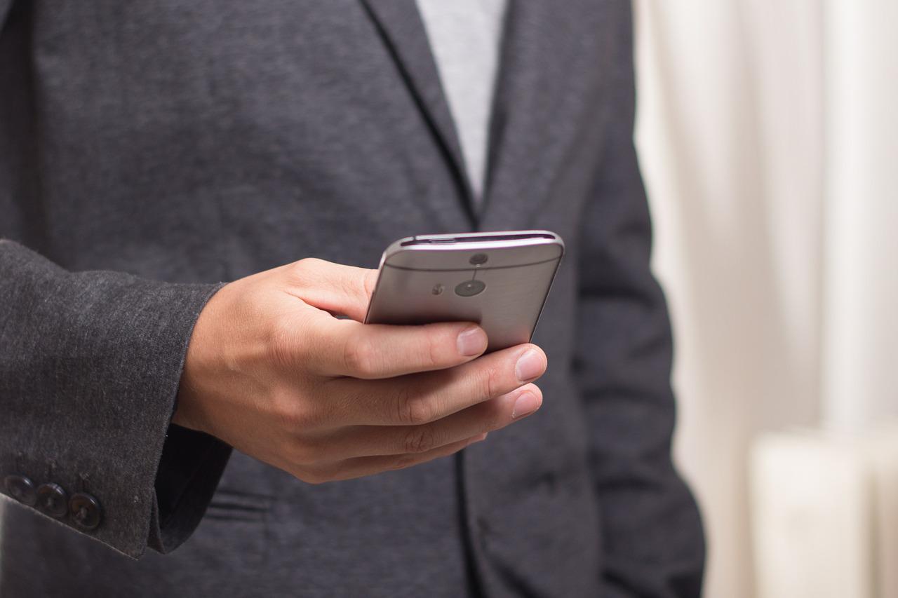 How To Block A Number On Iphone 1 man iphone