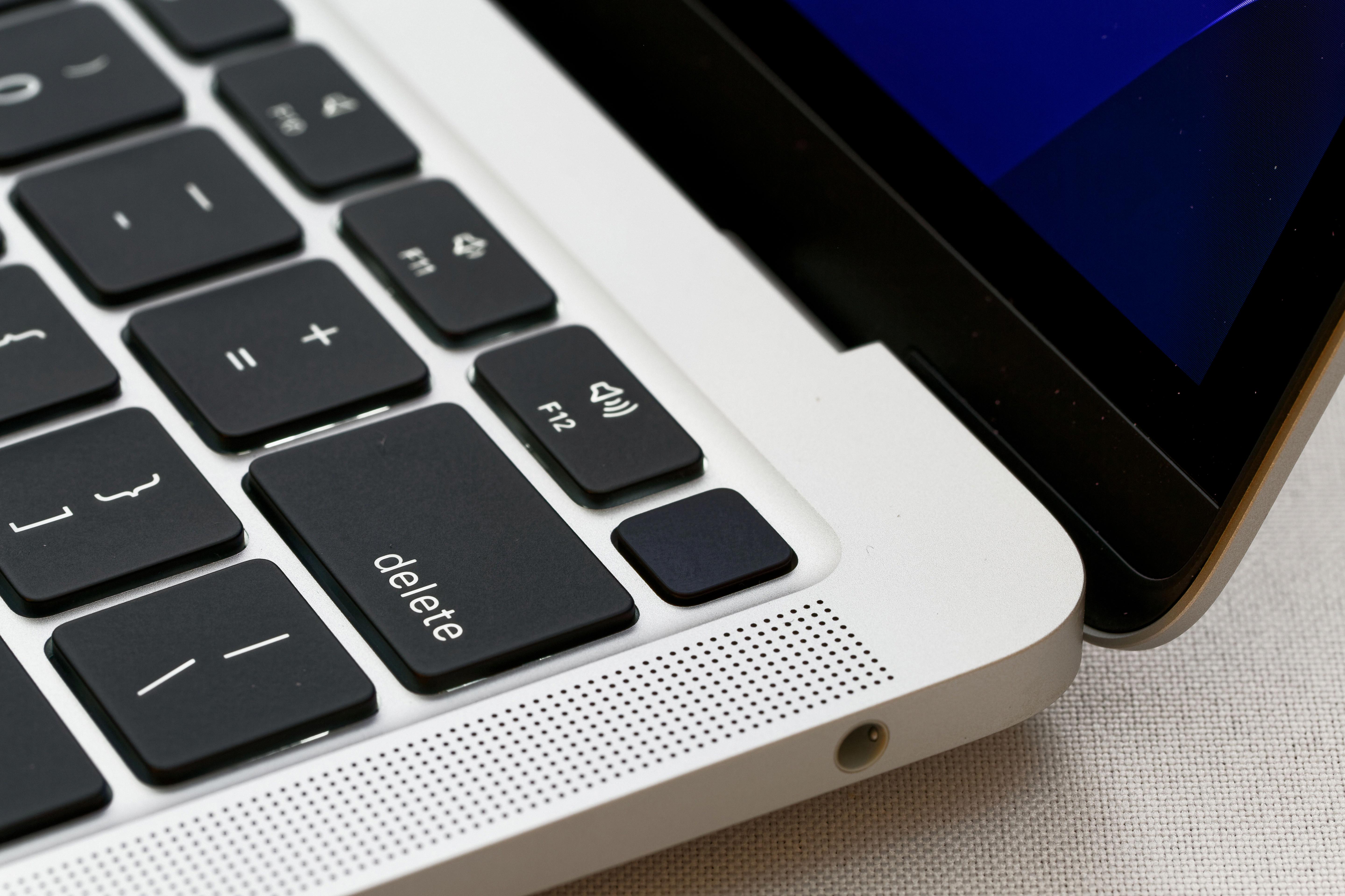 2020 macbook air shutting down afer sleep 2020 macbook air shutting down afer sleep