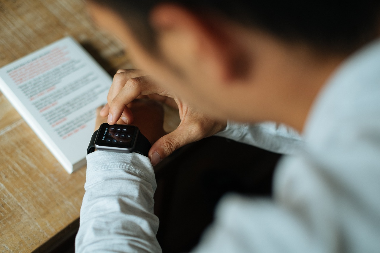 Apple Watch Frozen - Troubleshooting Tips 1 apple watch