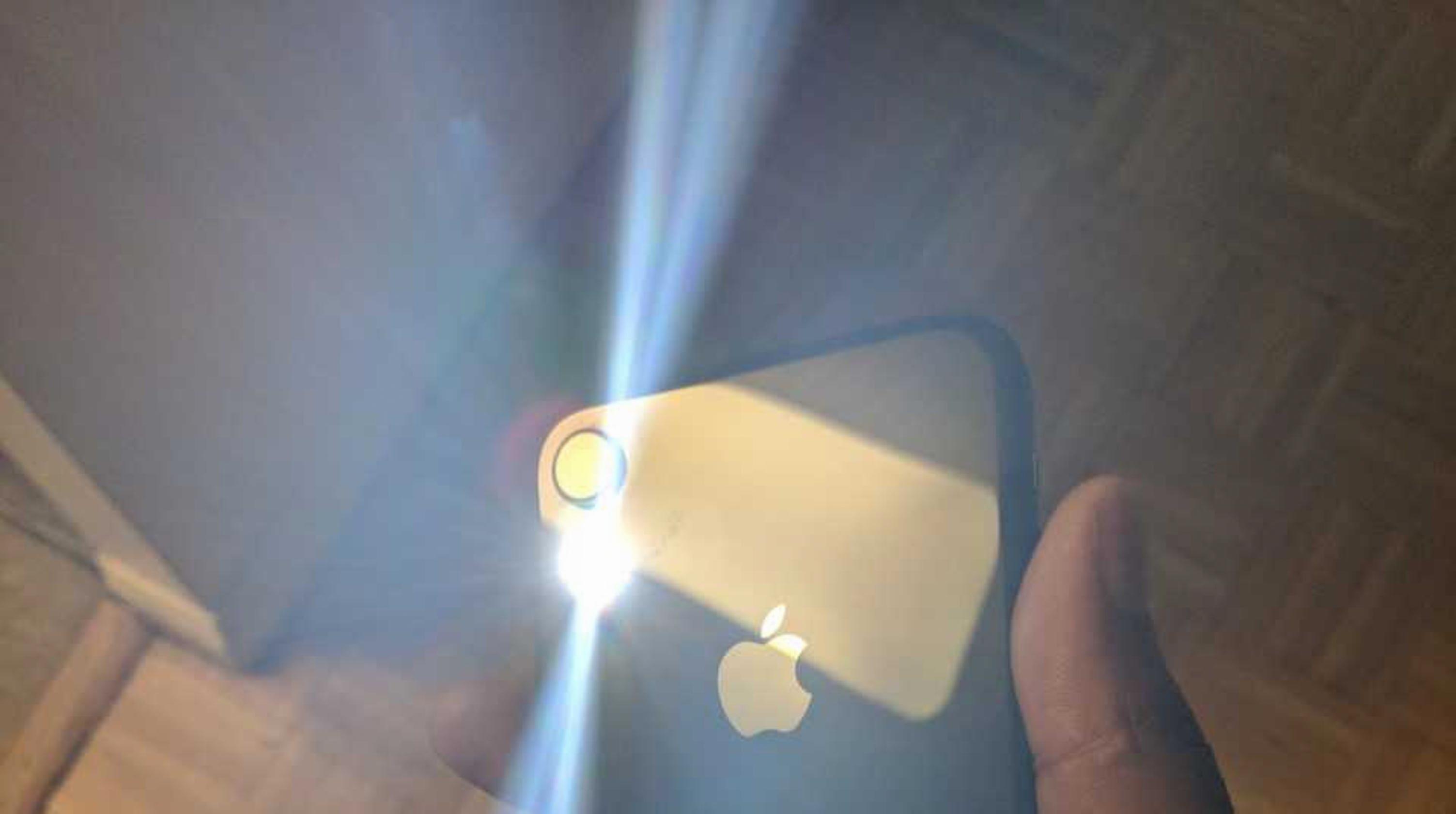 How To Turn Off Flashlight On Iphone 2 How To Turn Off Flashlight On Iphone 1