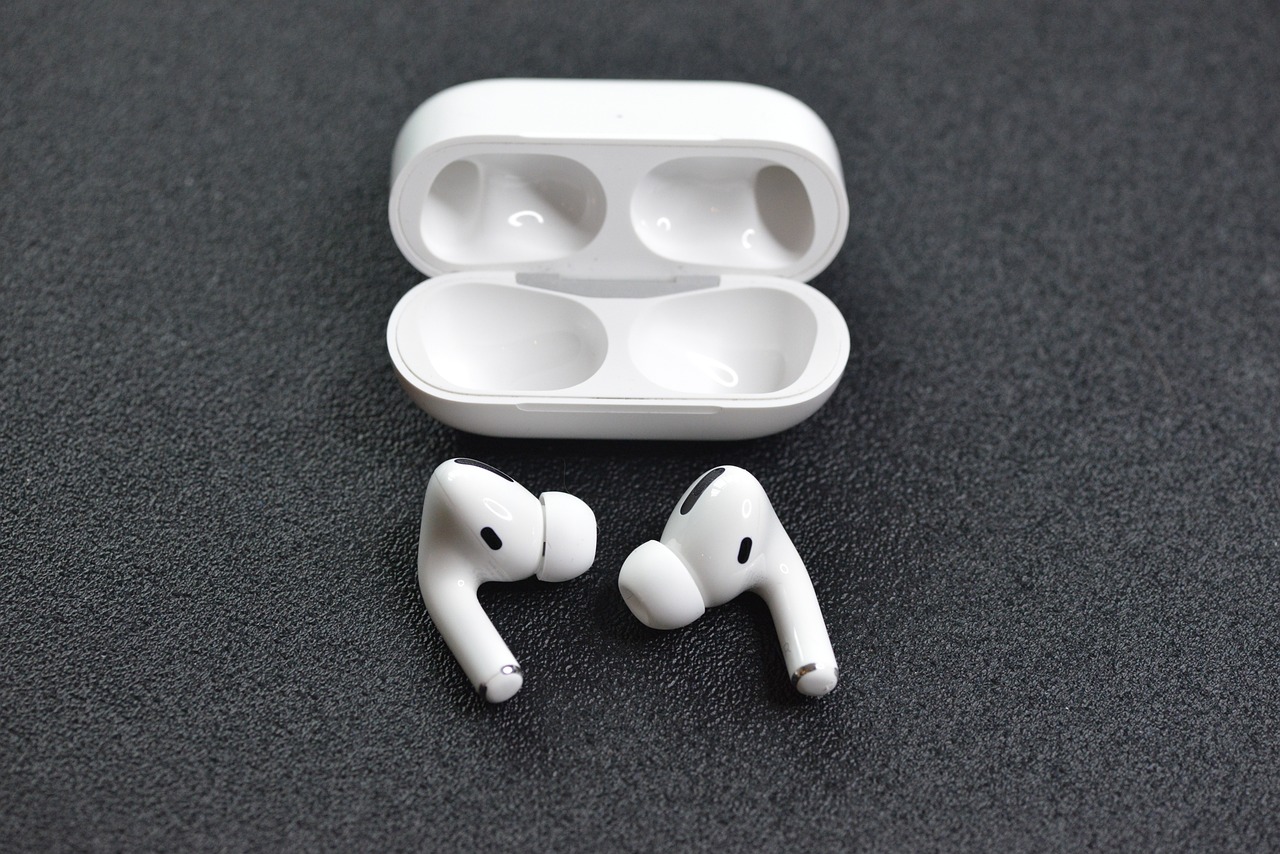How to Easily Track Your AirPods: 2 How to Easily Track Your AirPods: 1