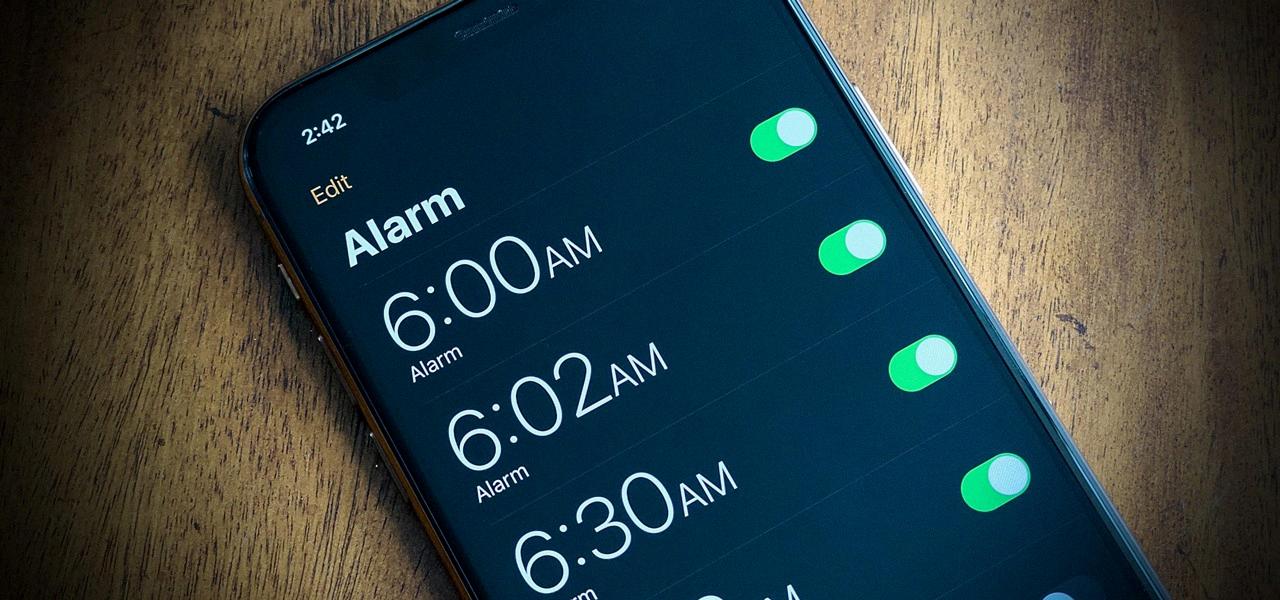 iphone alarm set iphone alarm set