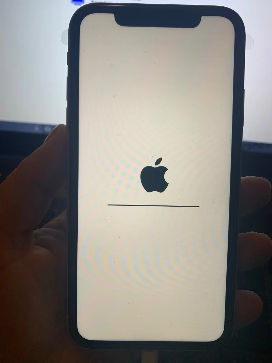 How to Fix Your Stuck Phone on Apple Logo 2 How to Fix Your Stuck Phone on Apple Logo 1