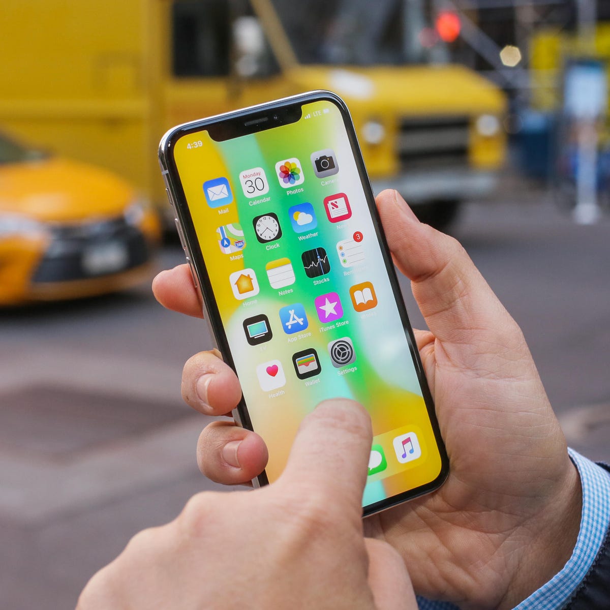 How to Hide Contacts on Your iPhone 2 How to Hide Contacts on Your iPhone 1