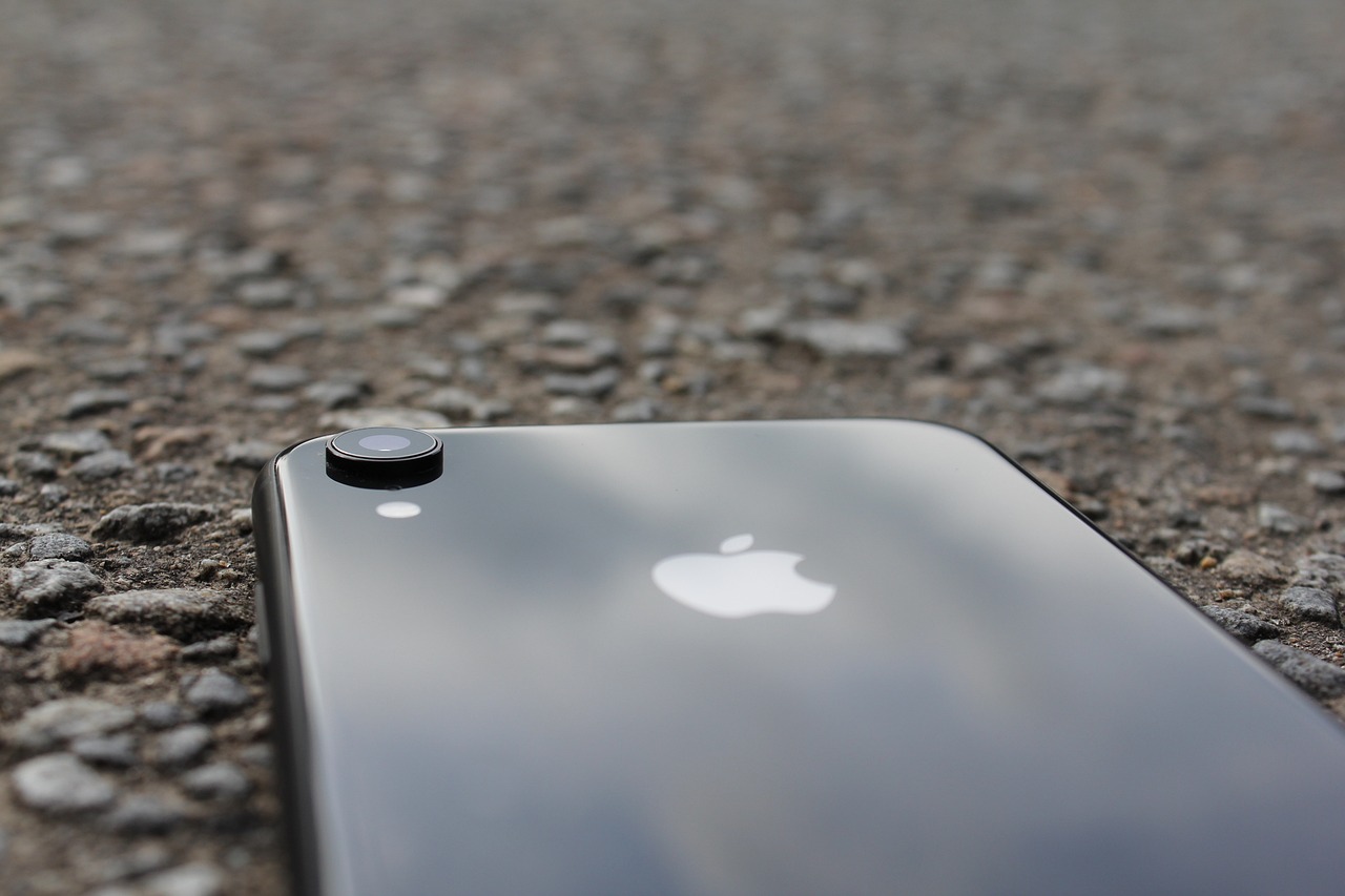 Power of Wireless Charging with the iPhone XR 2 Power of Wireless Charging with the iPhone XR 1