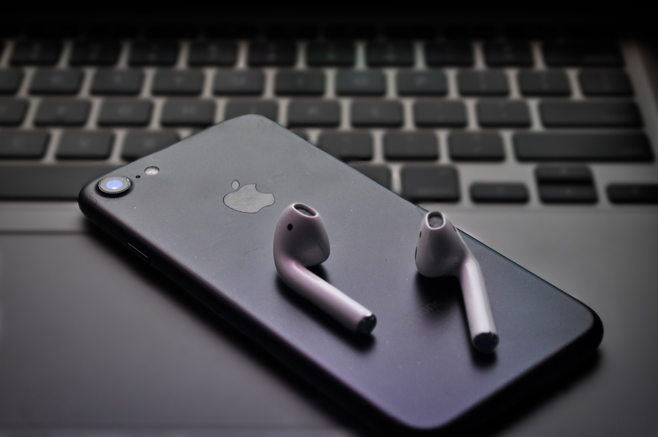 Apple AirPods Mute Button Feature 2 Apple AirPods Mute Button Feature 1