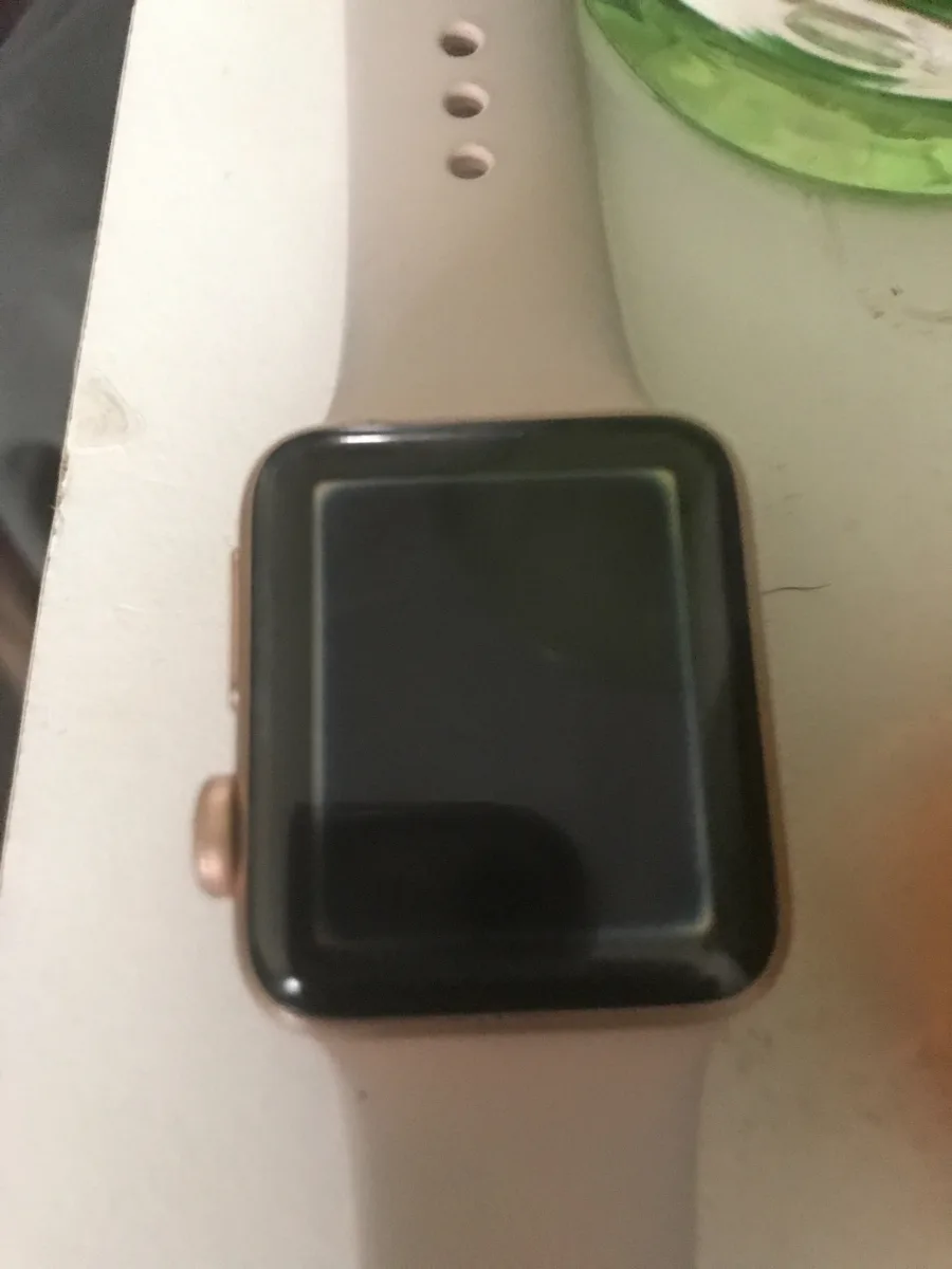 Troubleshooting Tips When Your Apple Watch Won't Force Restart 2 Troubleshooting Tips When Your Apple Watch Won't Force Restart 1