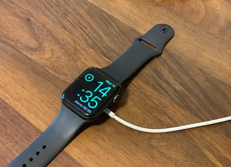 How to Charge Your Apple Watch With DIY Charger 2 How to Charge Your Apple Watch With DIY Charger 1