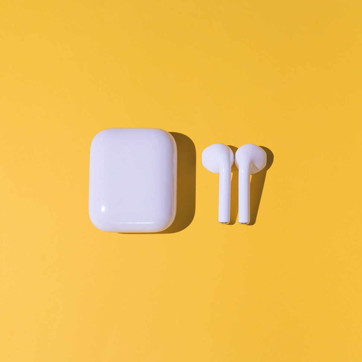 How to Use One AirPod At a Time 2 How to Use One AirPod At a Time 1