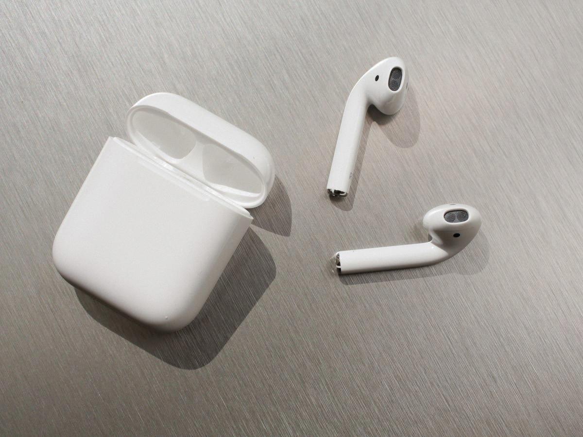 can i use airpods while screen mirroring can i use airpods while screen mirroring