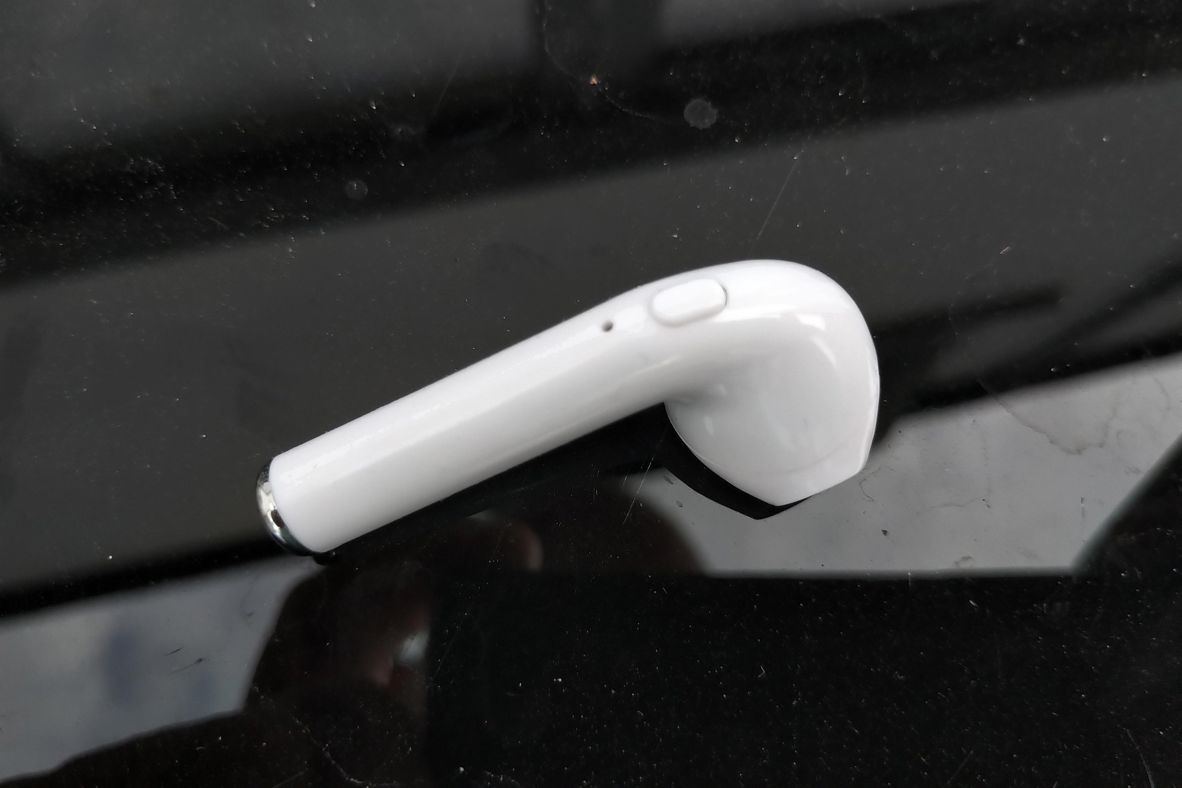 fake airpods that don fake airpods that don