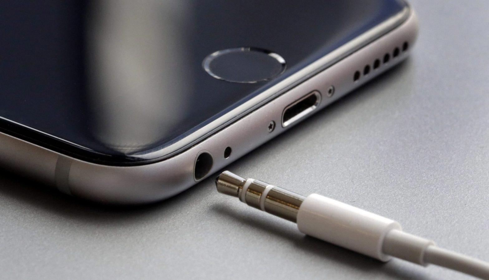 how to clean headphone jack on iphone how to clean headphone jack on iphone