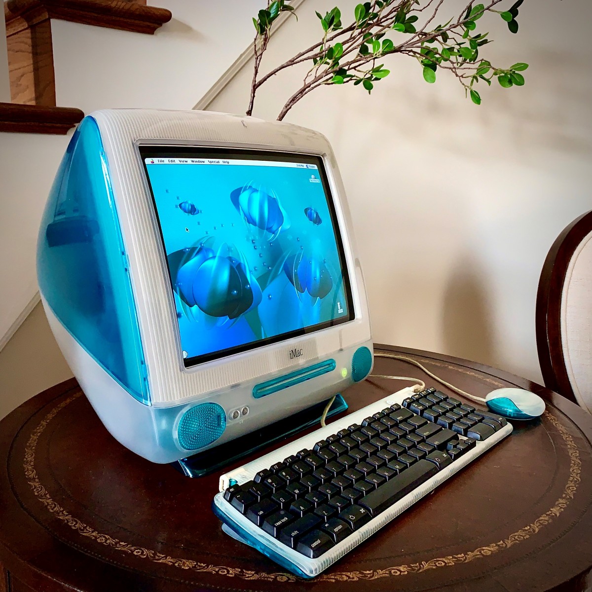 A Look into the Classic iMac G3 and Its Keyboard 2 A Look into the Classic iMac G3 and Its Keyboard 1