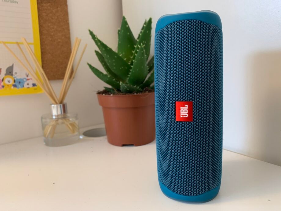 How to Connect JBL Flip 5 to Your Laptop 2 How to Connect JBL Flip 5 to Your Laptop 1