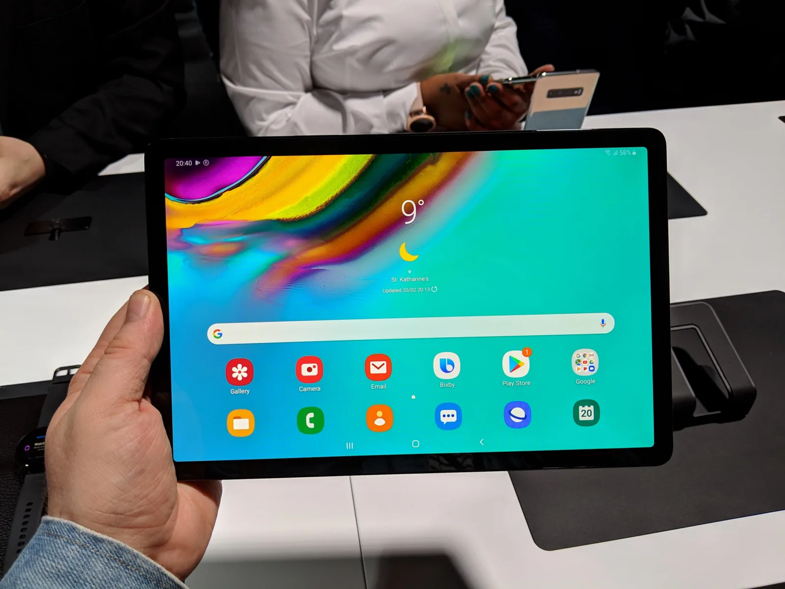 How to Connect Your Galaxy Tab to Your TV Using HDMI? 2 How to Connect Your Galaxy Tab to Your TV Using HDMI? 1
