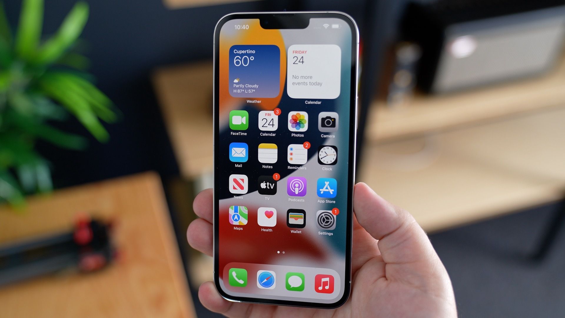 How to Use Border Wallpapers on Your iPhone 13? 2 How to Use Border Wallpapers on Your iPhone 13? 1