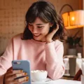 How Do You Give A Thumbs Up On A Text? 2 How Do You Give A Thumbs Up On A Text? 1