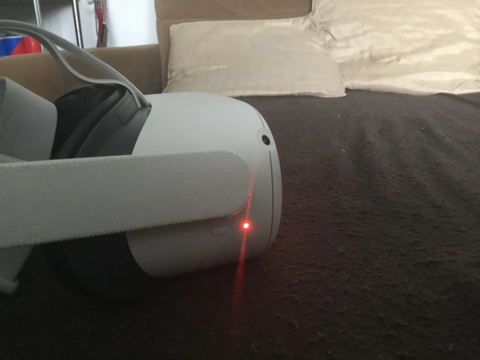 How to Fix the Red LED Issue on Quest 2 Charging? 2 How to Fix the Red LED Issue on Quest 2 Charging? 1