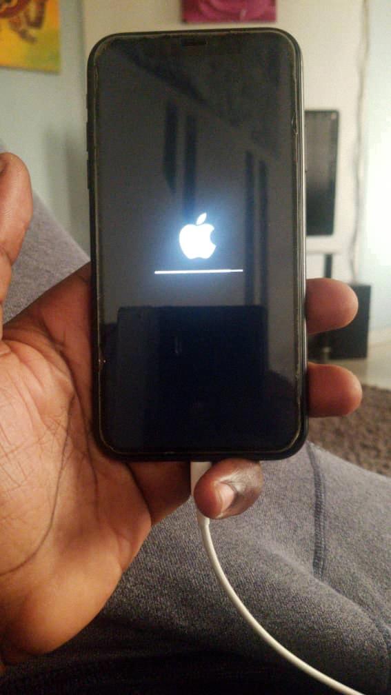 iphone xr stuck on apple logo iphone xr stuck on apple logo