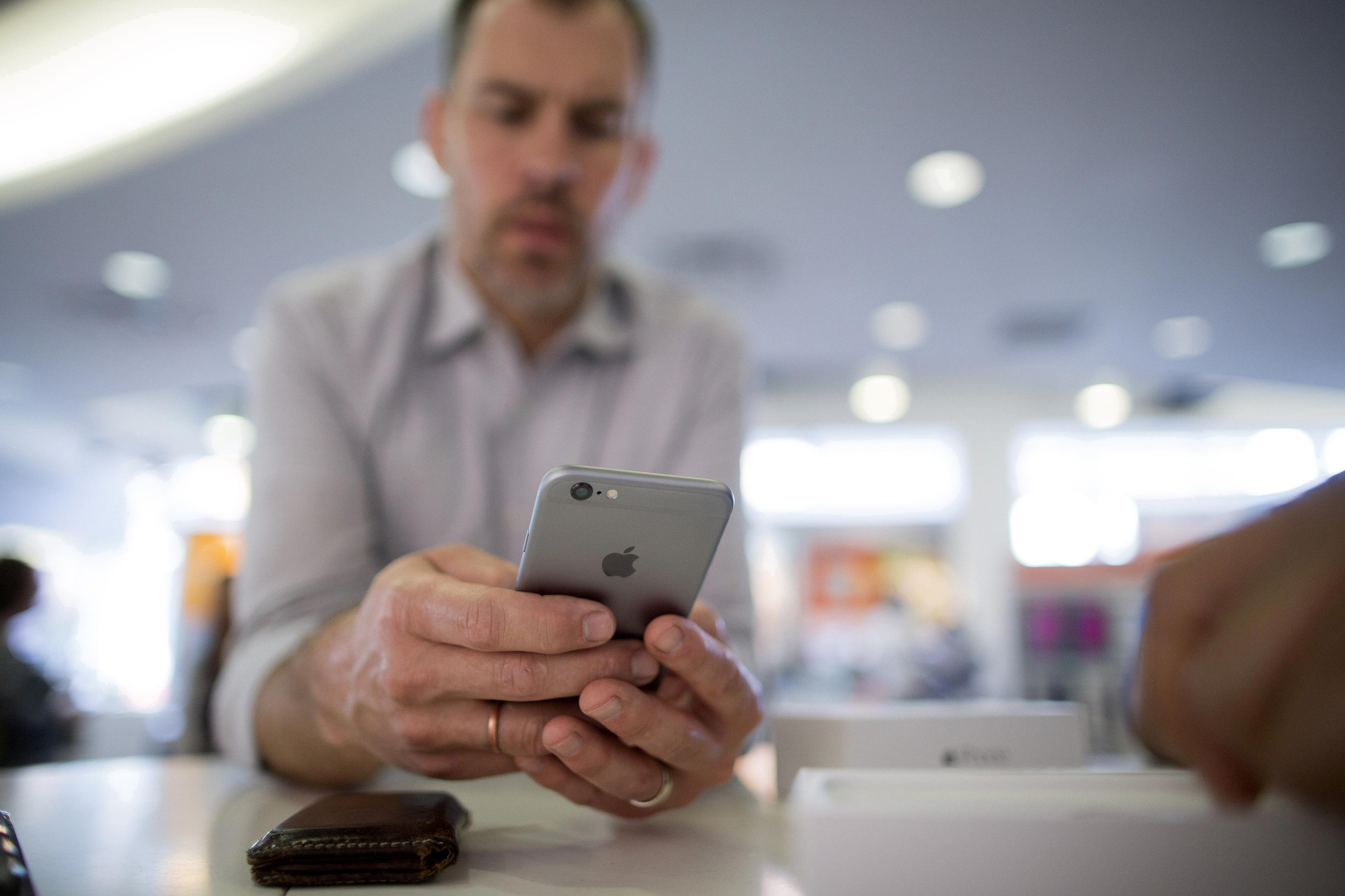 how to make it seem like your phone is off how to make it seem like your phone is off