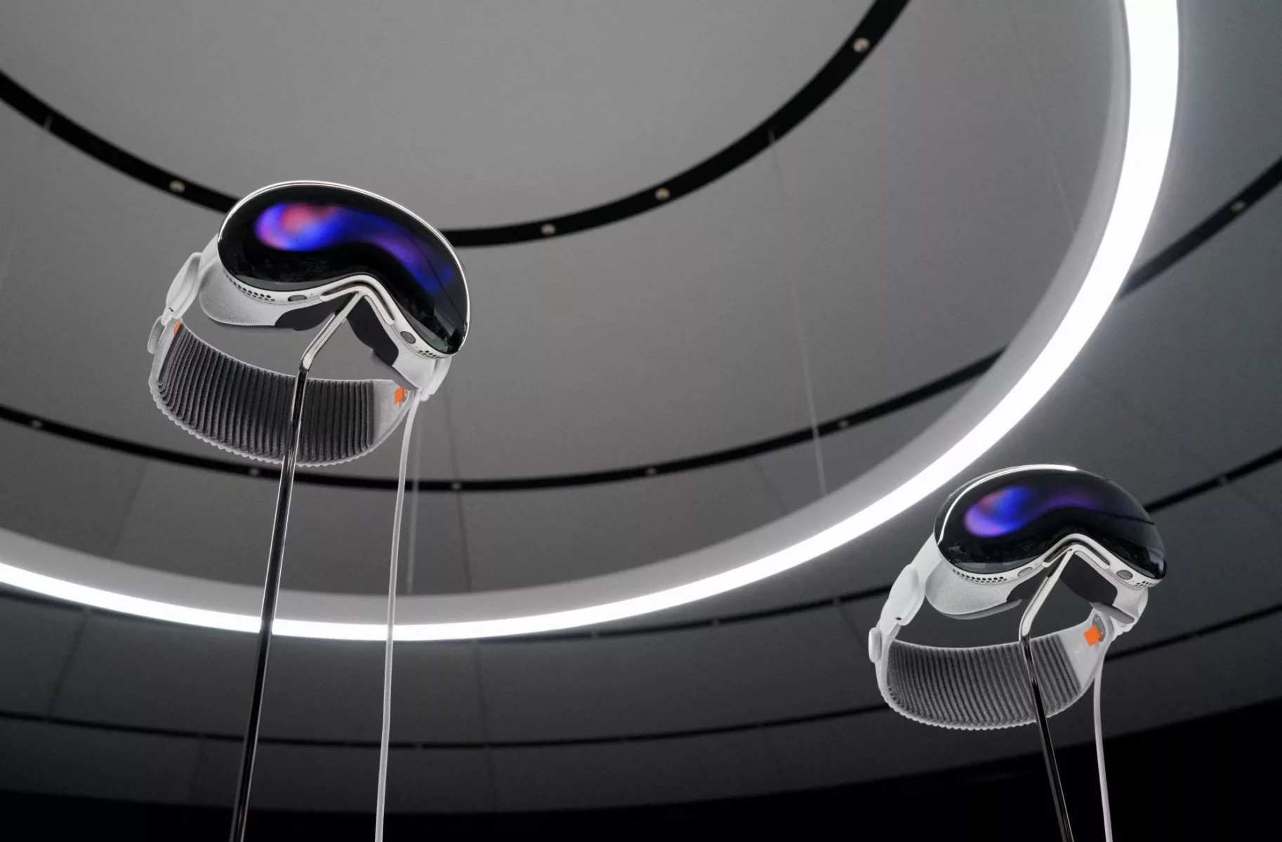 Apple Vision Pro: Unveiling the Latest Breakthrough in VR Technology 8 Apple Vision Pro: Unveiling the Latest Breakthrough in VR Technology 7