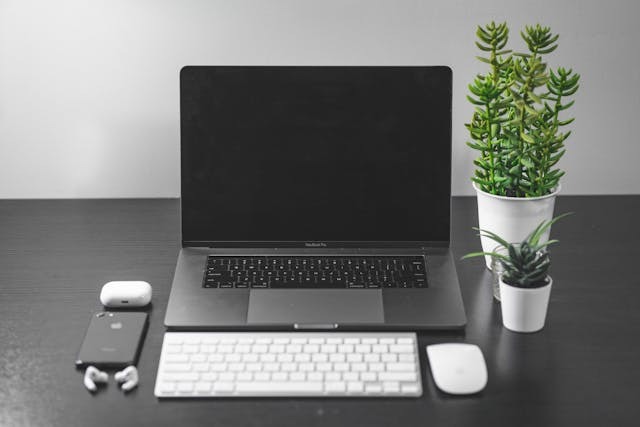 What's the Difference Between @me Email and iCloud Email? 3
