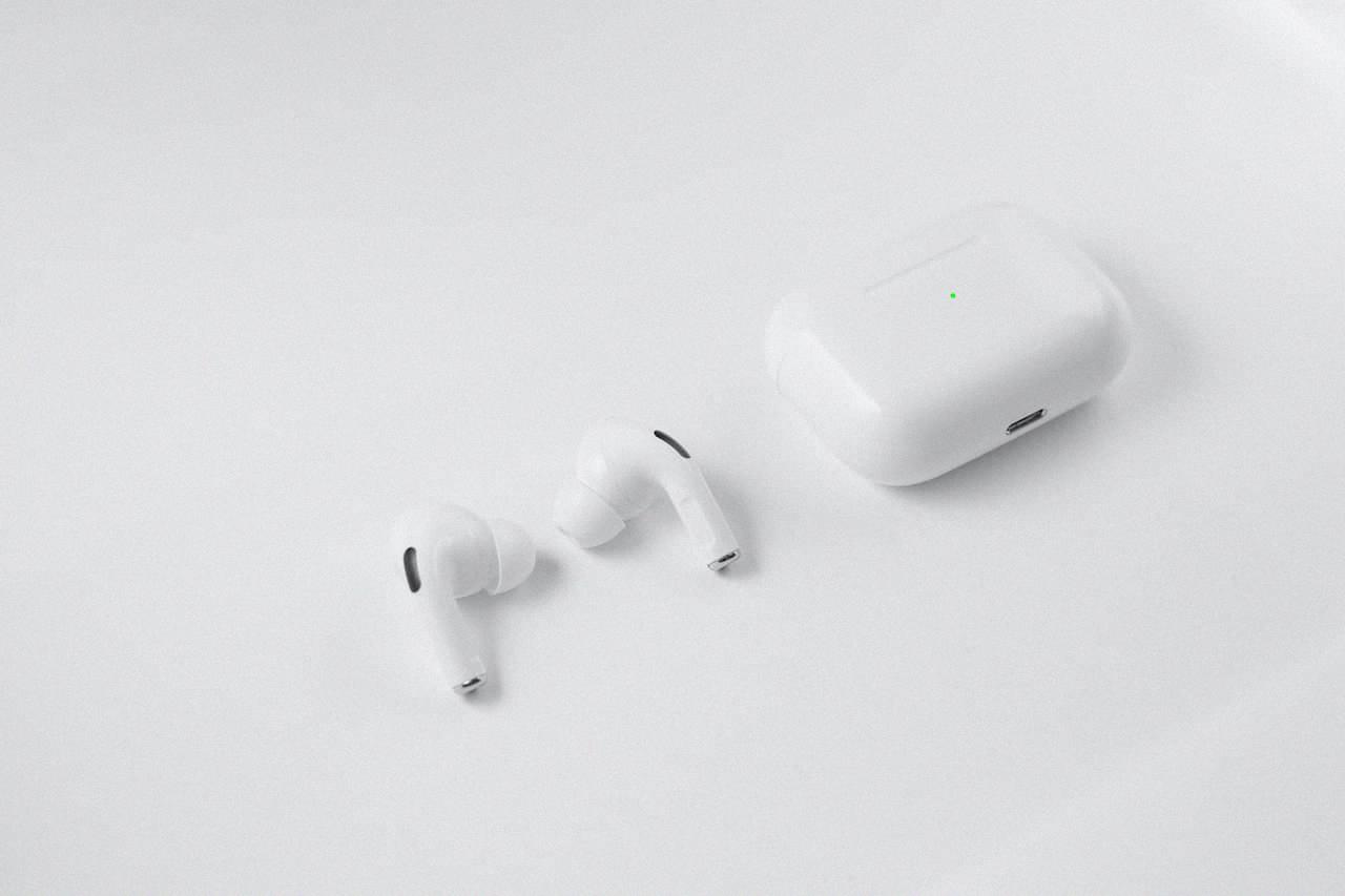 Airpod Fell In Water - Troubleshooting Guide & Tips - DeviceMAG