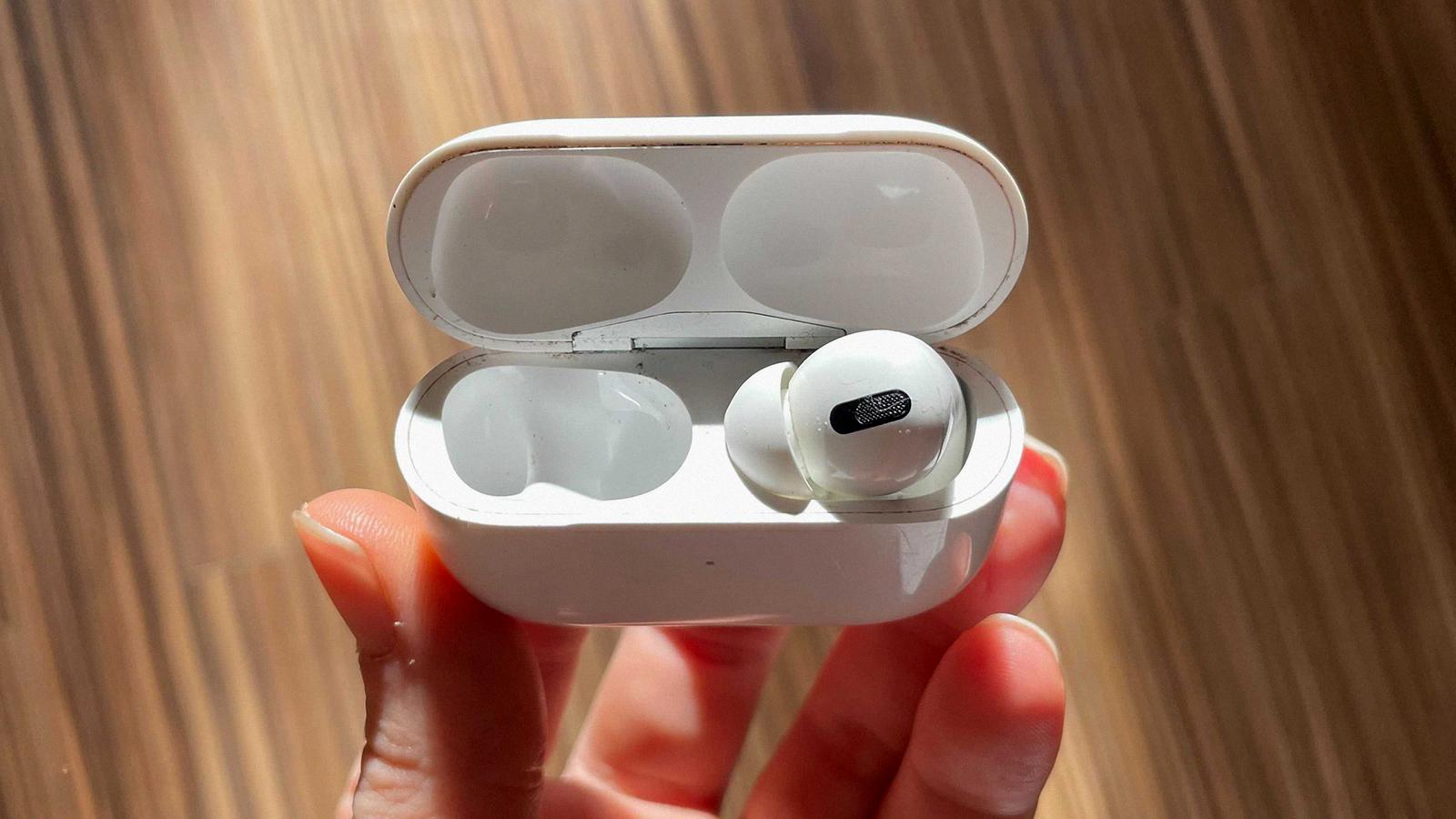 How Do I Replace My Lost AirPods ? - DeviceMAG