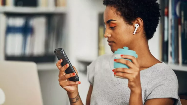 What To Do If Airpods Hurt Your Ears ? 14
