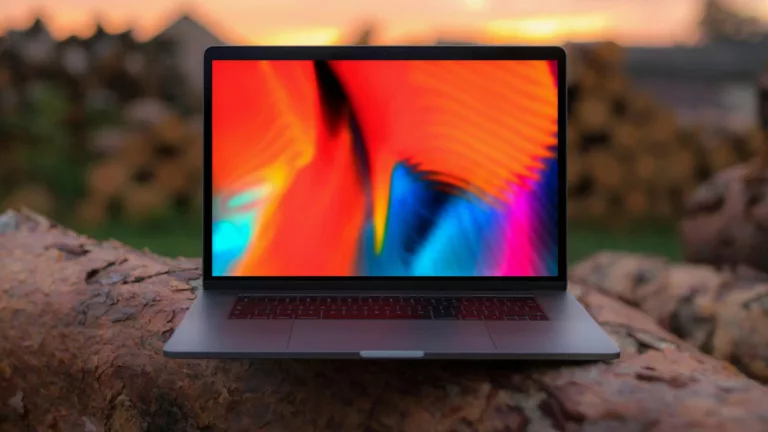 How To Clean MacBook Screen 2