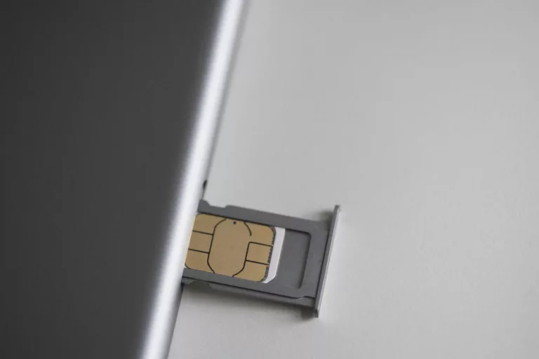 How To Open Sim Card On Iphone 1