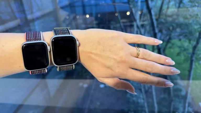 How To Charge Your Apple Watch SE 17