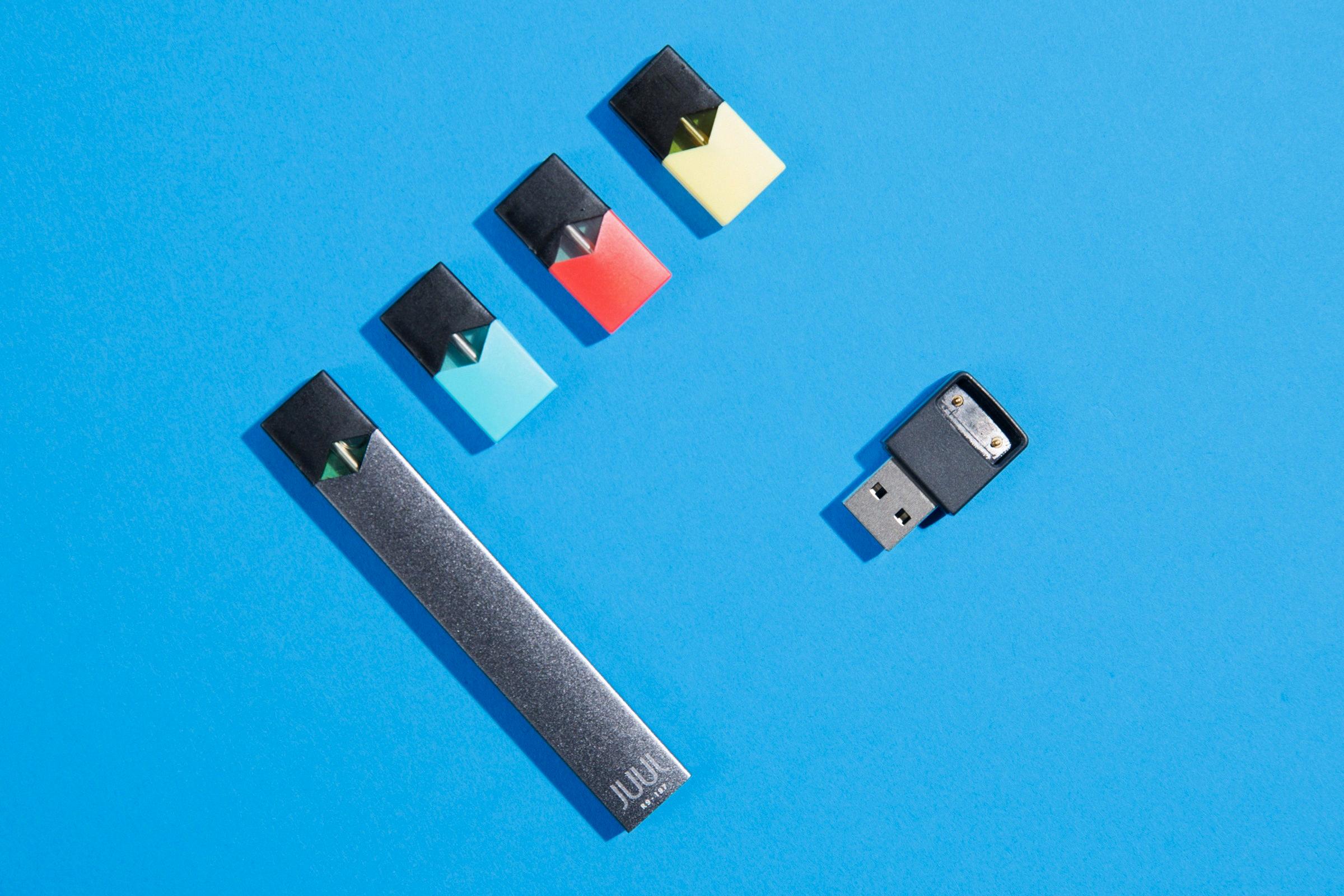 How to Charge Your Juul Without the Charger - DeviceMAG