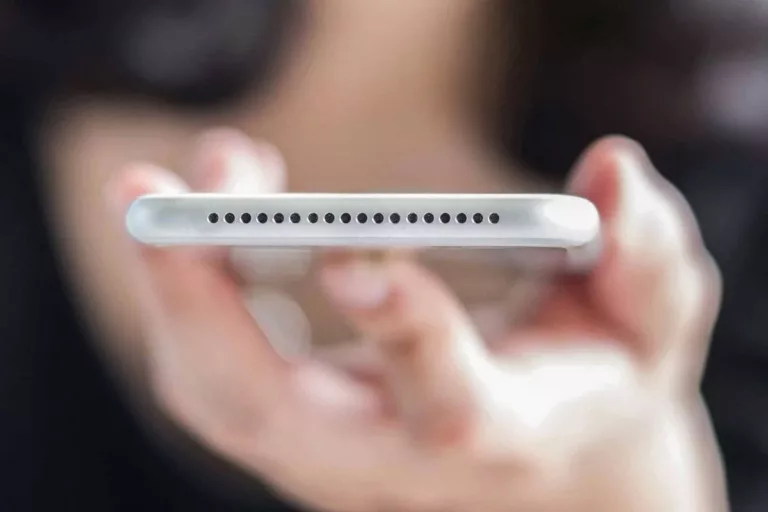 Howo to Clean Your Phone Speaker 5
