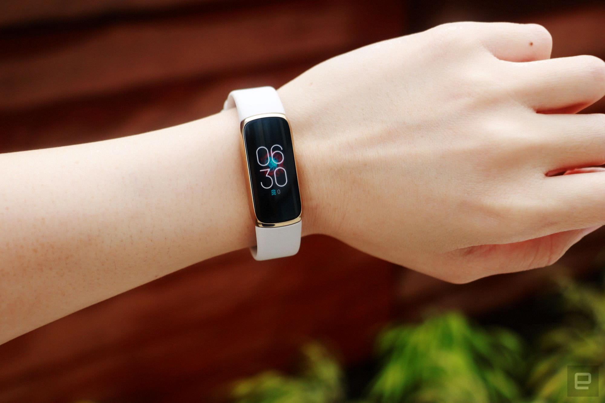 How to Connect Fitbit to Your iPhone - DeviceMAG