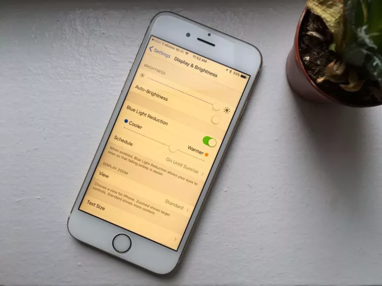 How to Maximize Productivity with the Night Shift iPhone Feature 11