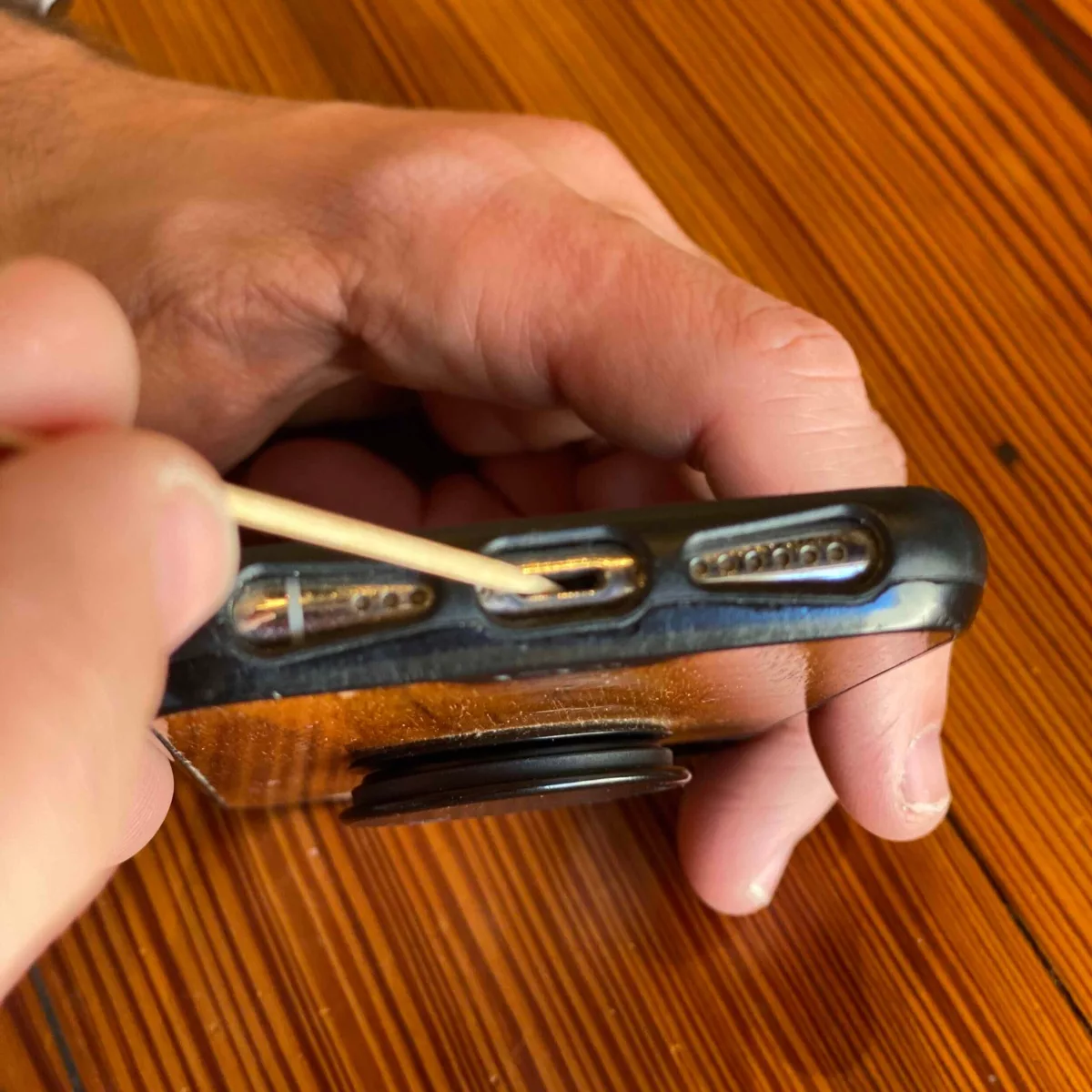 How to Fix Your iPhone's Charging Loose Port 2 How to Fix Your iPhone's Charging Loose Port 1