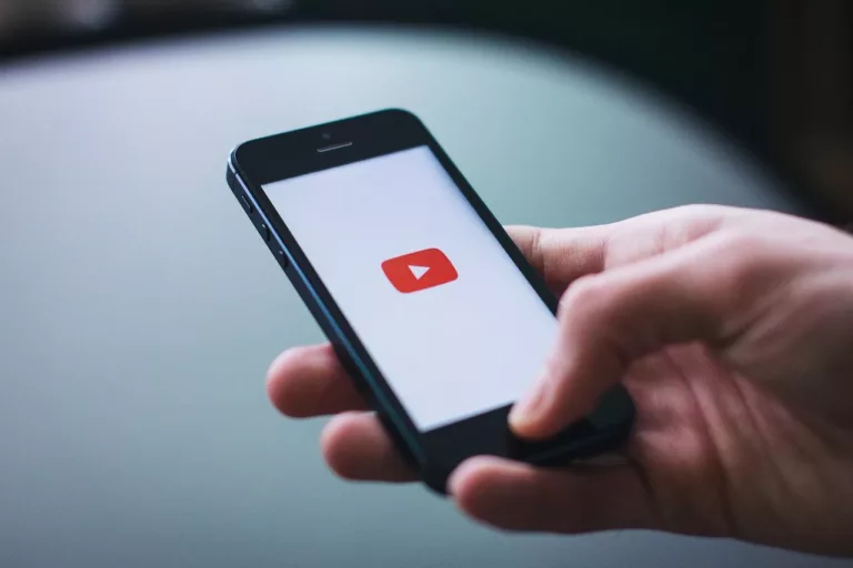 How to Keep YouTube Playing on Your iPhone 5