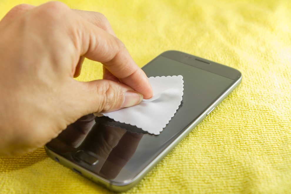 How to Fix Scratches on Phone Screen 1