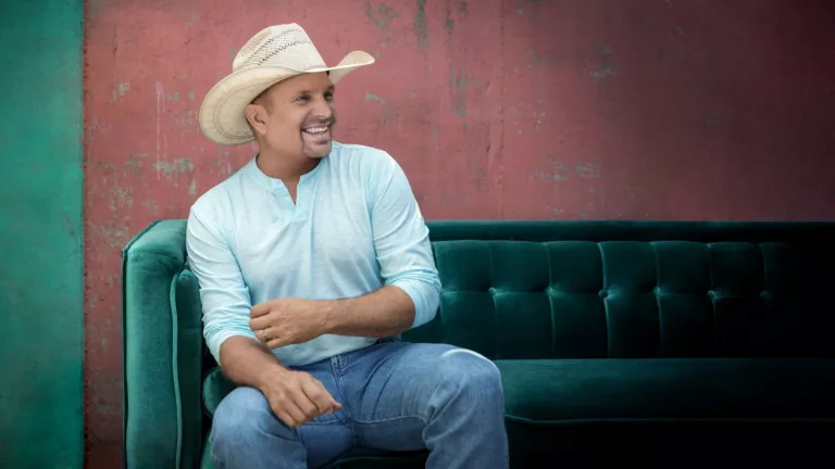 Why Garth Brooks Isn't Available on Apple Music 9