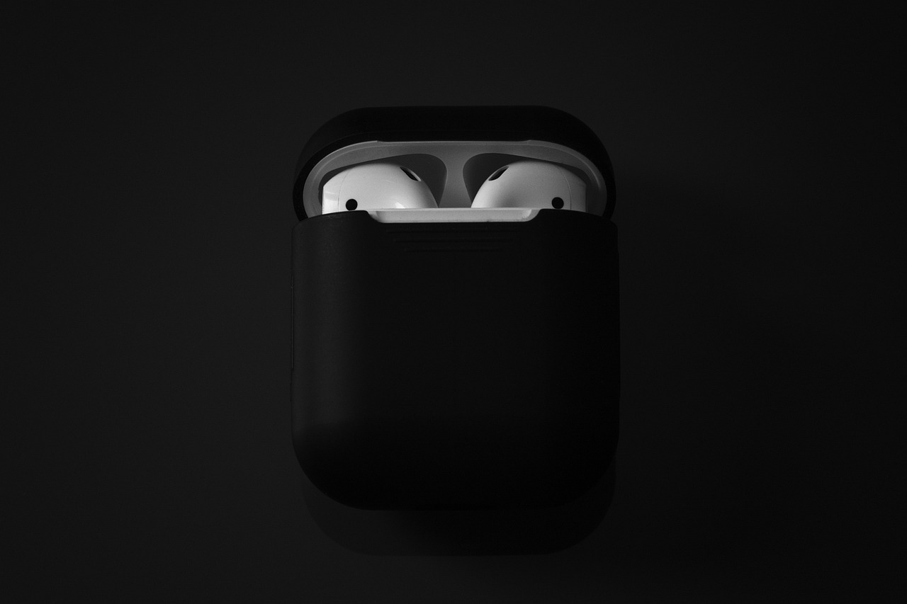 How to Avoid Scratches on Your AirPods Case 1
